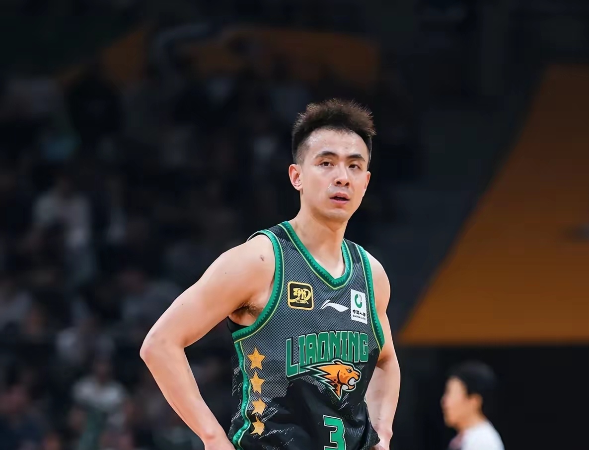  广厦男篮对阵山东男篮 